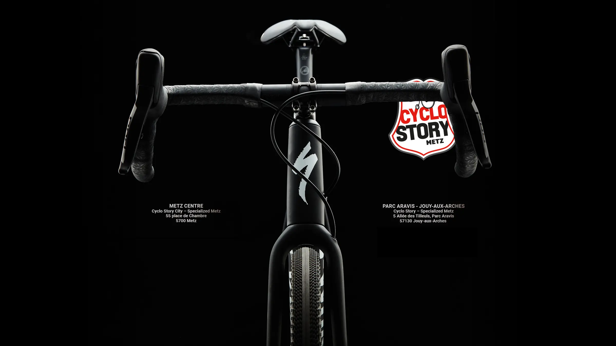 Cockpit d’un vélo Specialized et logo Cyclo Story Metz
